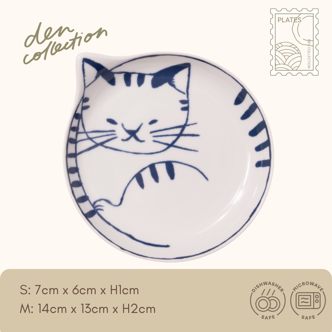 Hasami ware Cozy Neco Plate – “Tabby” design with cute tiger-striped pattern, representing a sleeping cat. A perfect combination of Japanese design and animal motif charm. / 波佐見焼「Cozy Neco Plate(トラ)」は、トラ柄の猫が丸くなって寝ている様子を描いた小皿。猫好きにもおすすめの、和の器と動物モチーフの融合。